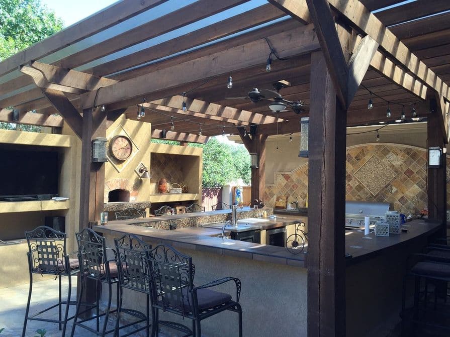 Pergola s plným polykarbonátom