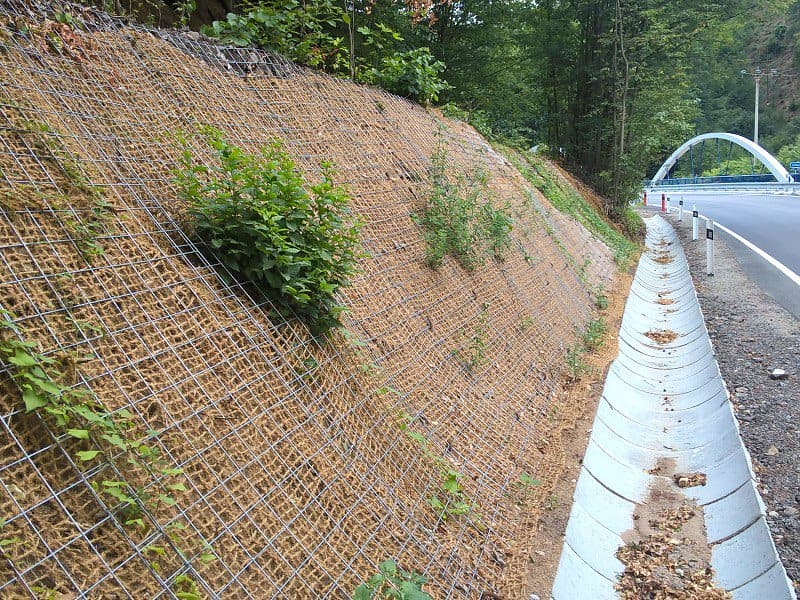 Protierózna kokosová sieť vyztužená ocelovou sieťou