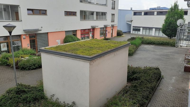 Realizácia extenzívnej zelenej strechy v Česku (2023)